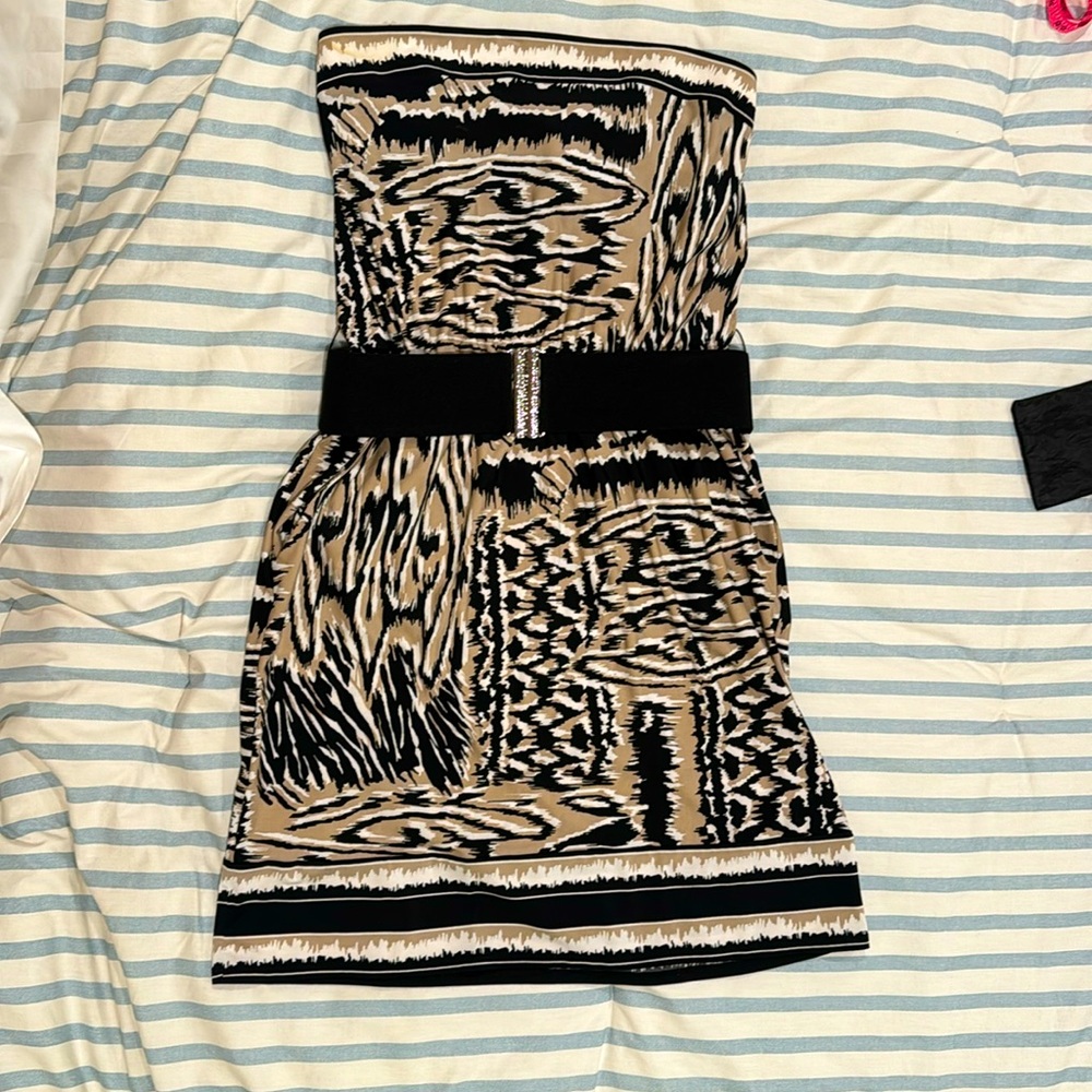 BCBG strapless mini dress, with belt. Very elegant, size XS worn only once.